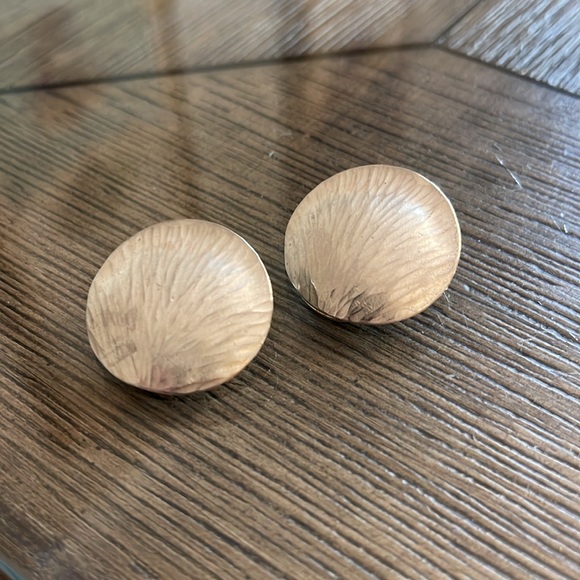 Marjorie Baer San Francisco Sterling Silver Plated Textured Disc Clip Earrings - Picture 5 of 14